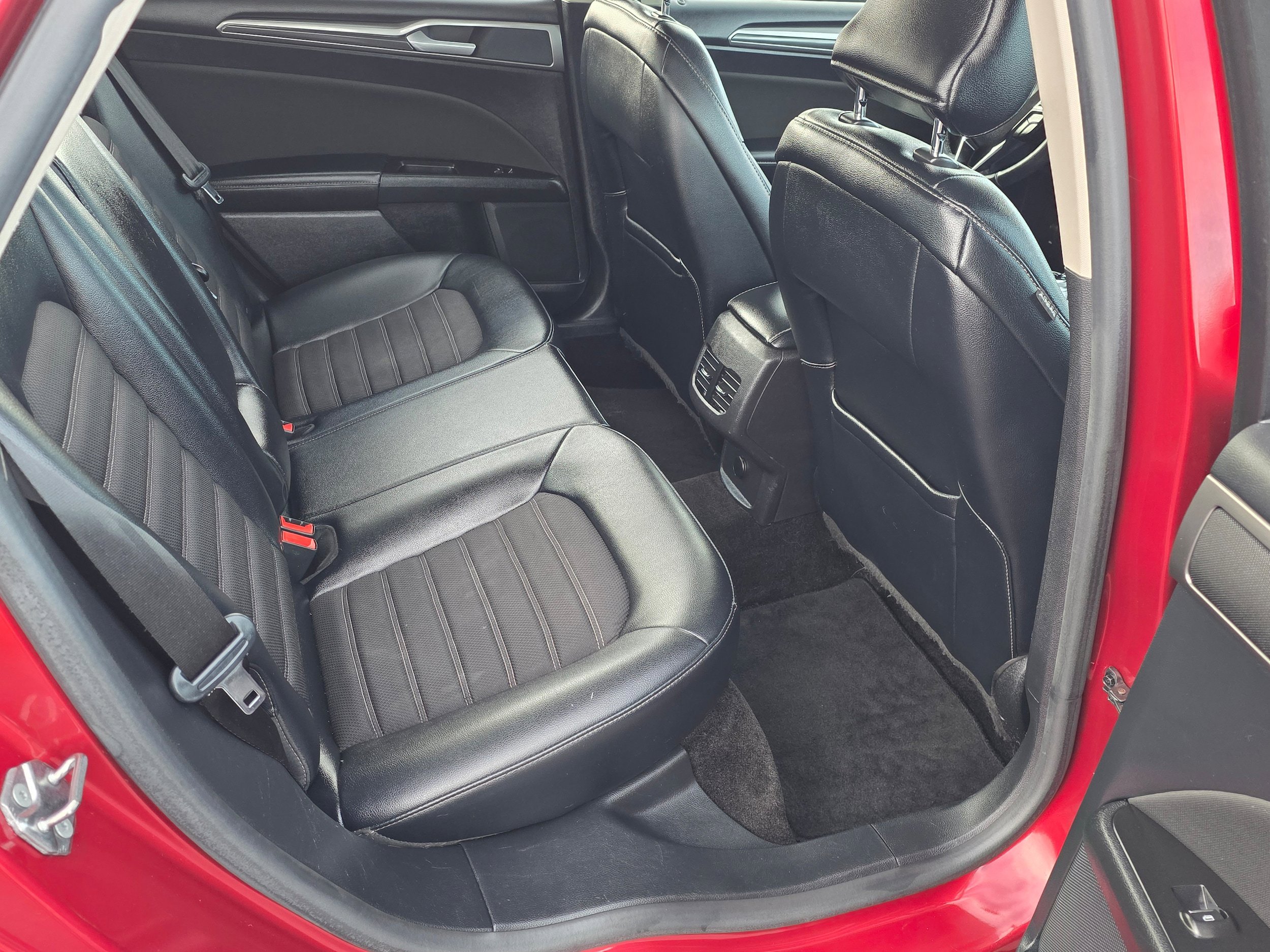 Used 2017 Ford Fusion SE w/ Equipment Group 201A image 22
