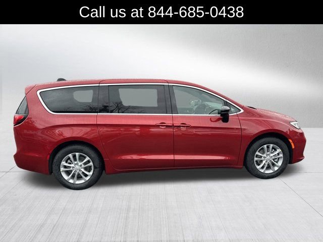New 2026 Chrysler Pacifica Select image 4