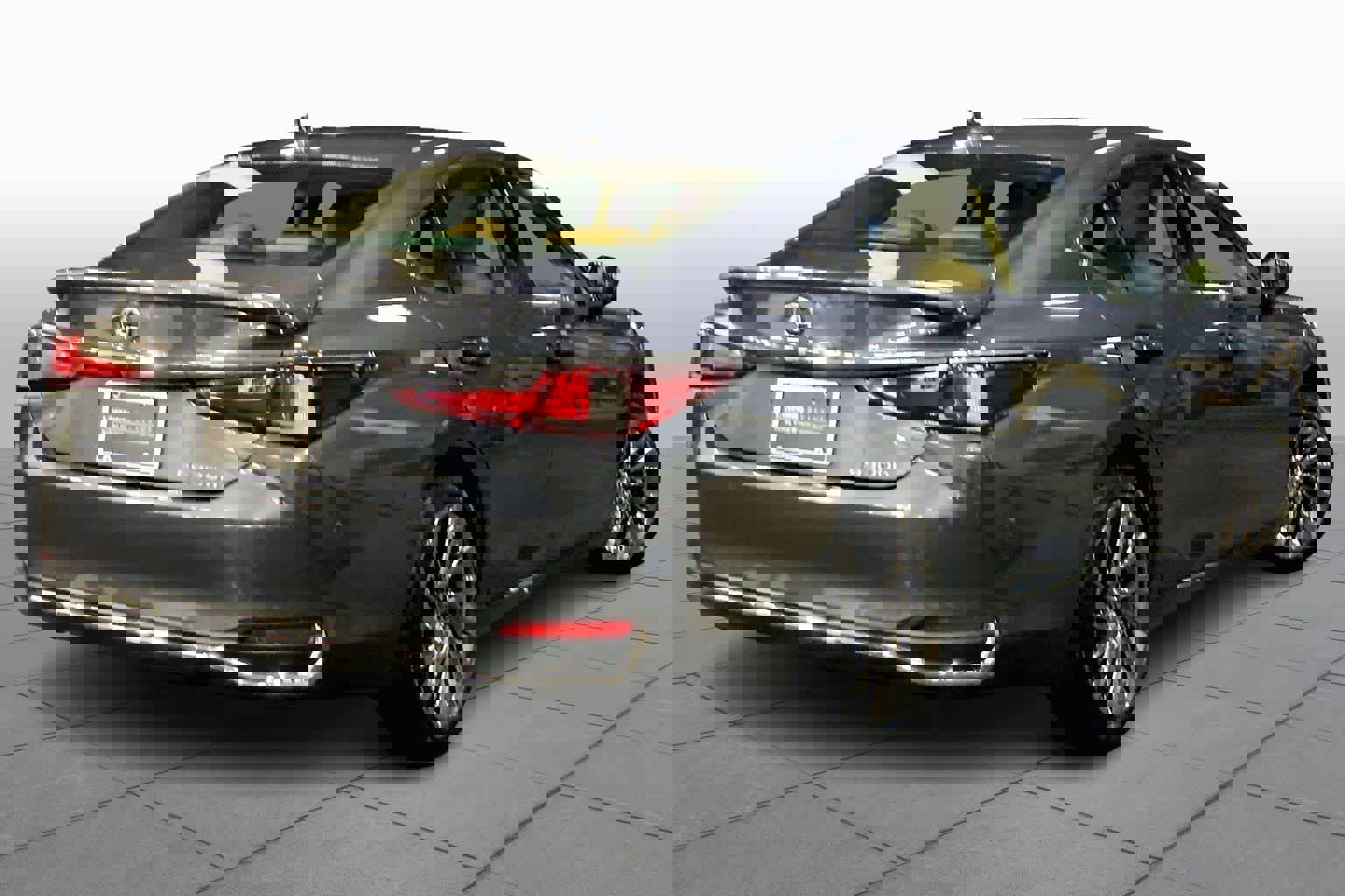 Used 2025 Lexus ES 300h w/ Luxury Package image 12