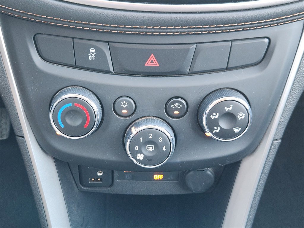 Used 2022 Chevrolet Trax LT w/ LT Convenience Package image 19