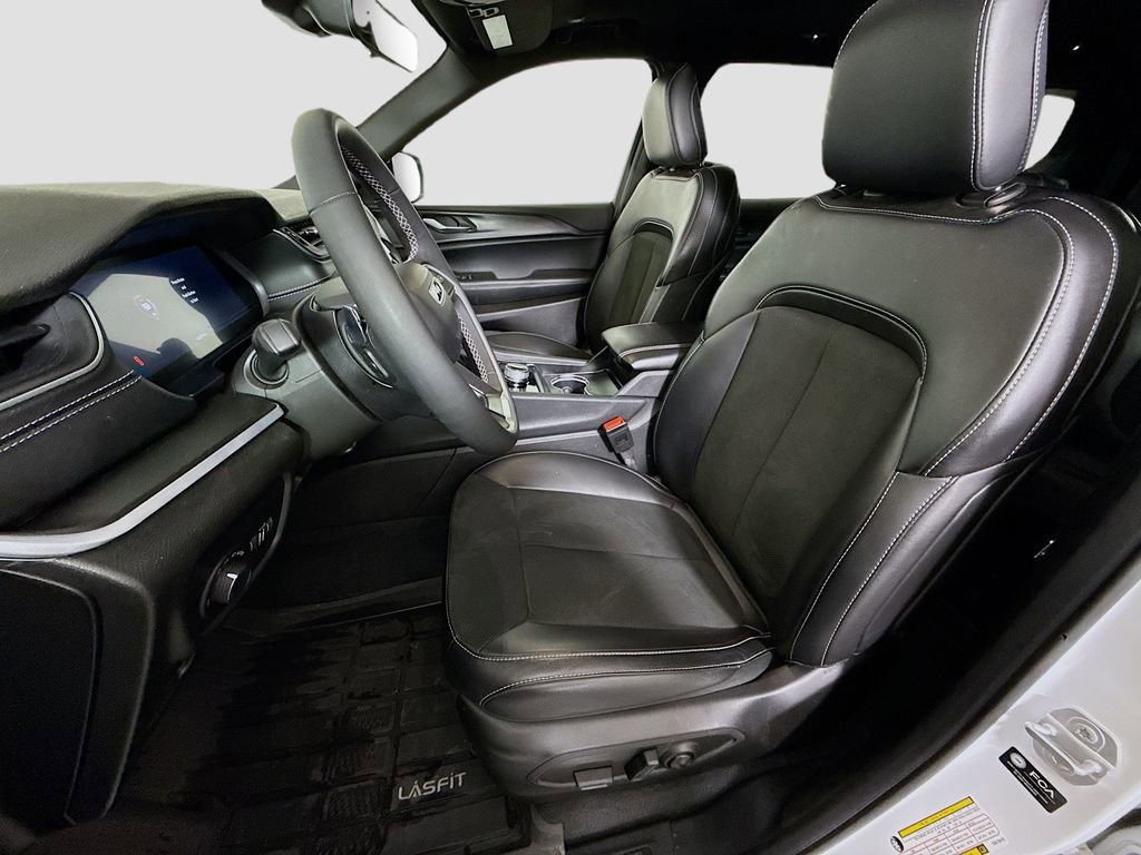 Used 2025 Jeep Grand Cherokee L Altitude image 19