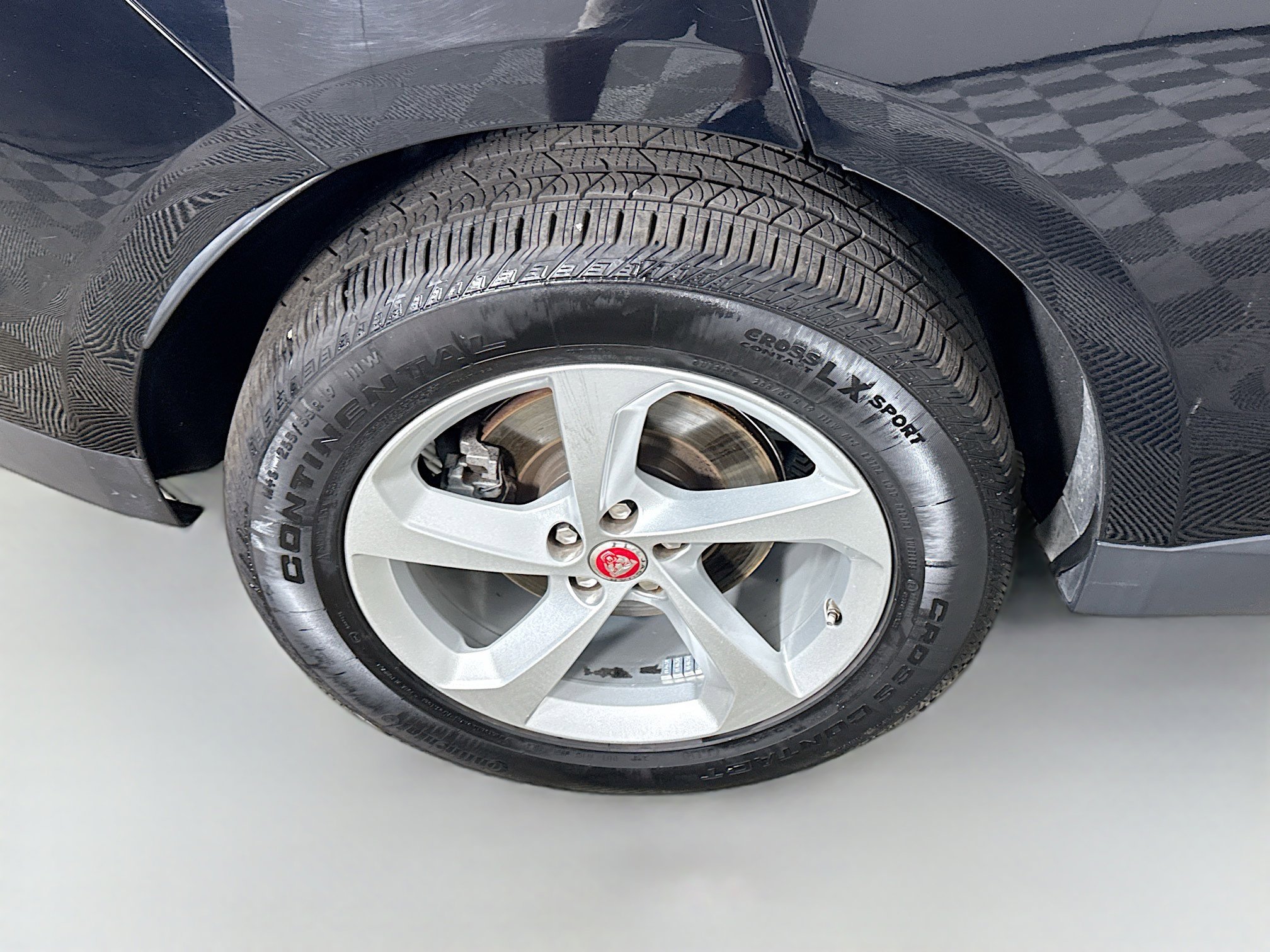 Used 2020 Jaguar F-PACE Premium image 33