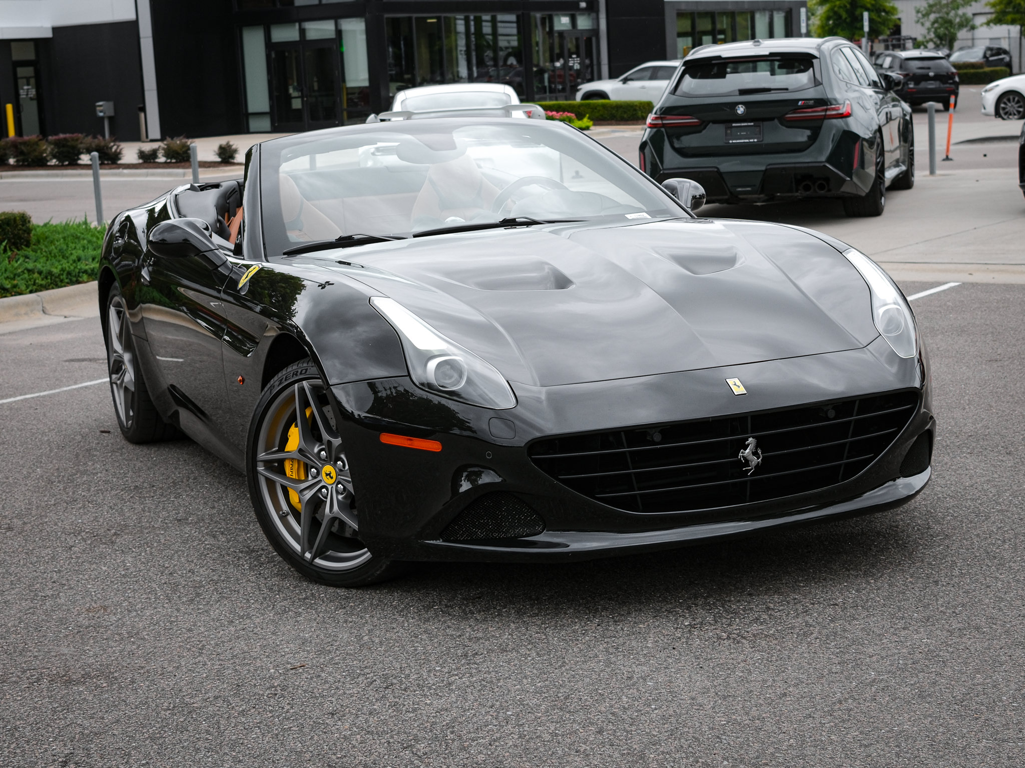 Used 2017 Ferrari California T RWD image 2