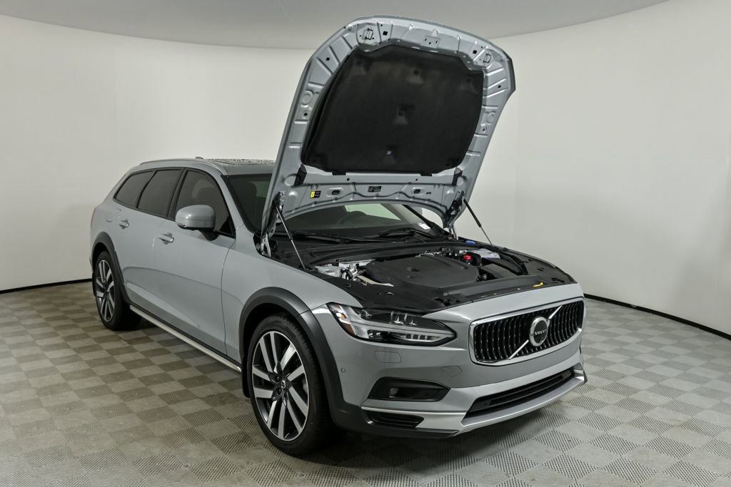 Certified 2024 Volvo V90 B6 Cross Country Ultimate w/ Protection Package Premier image 36