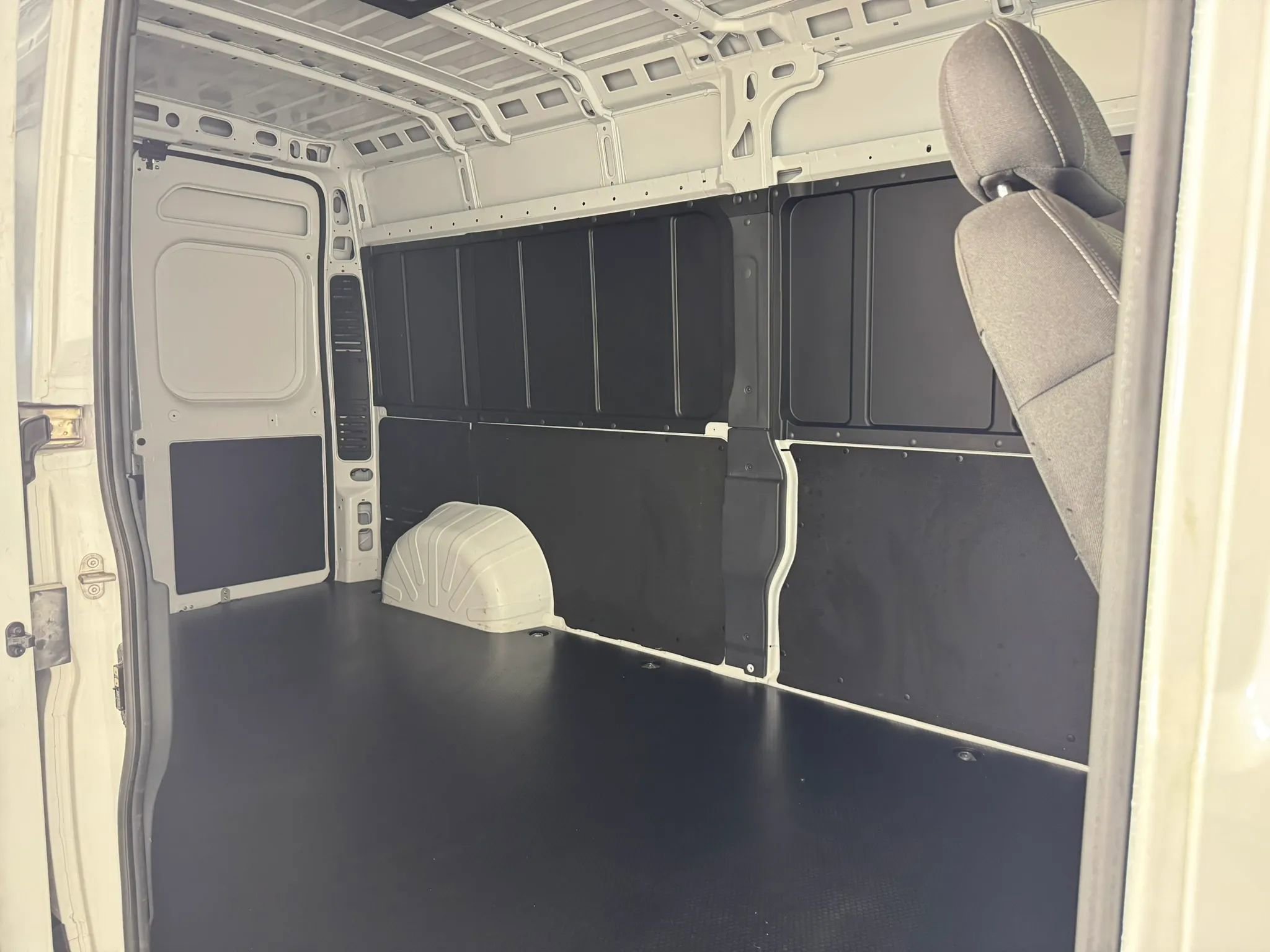 Used 2025 RAM ProMaster 2500 w/ Convenience Group FWD image 28