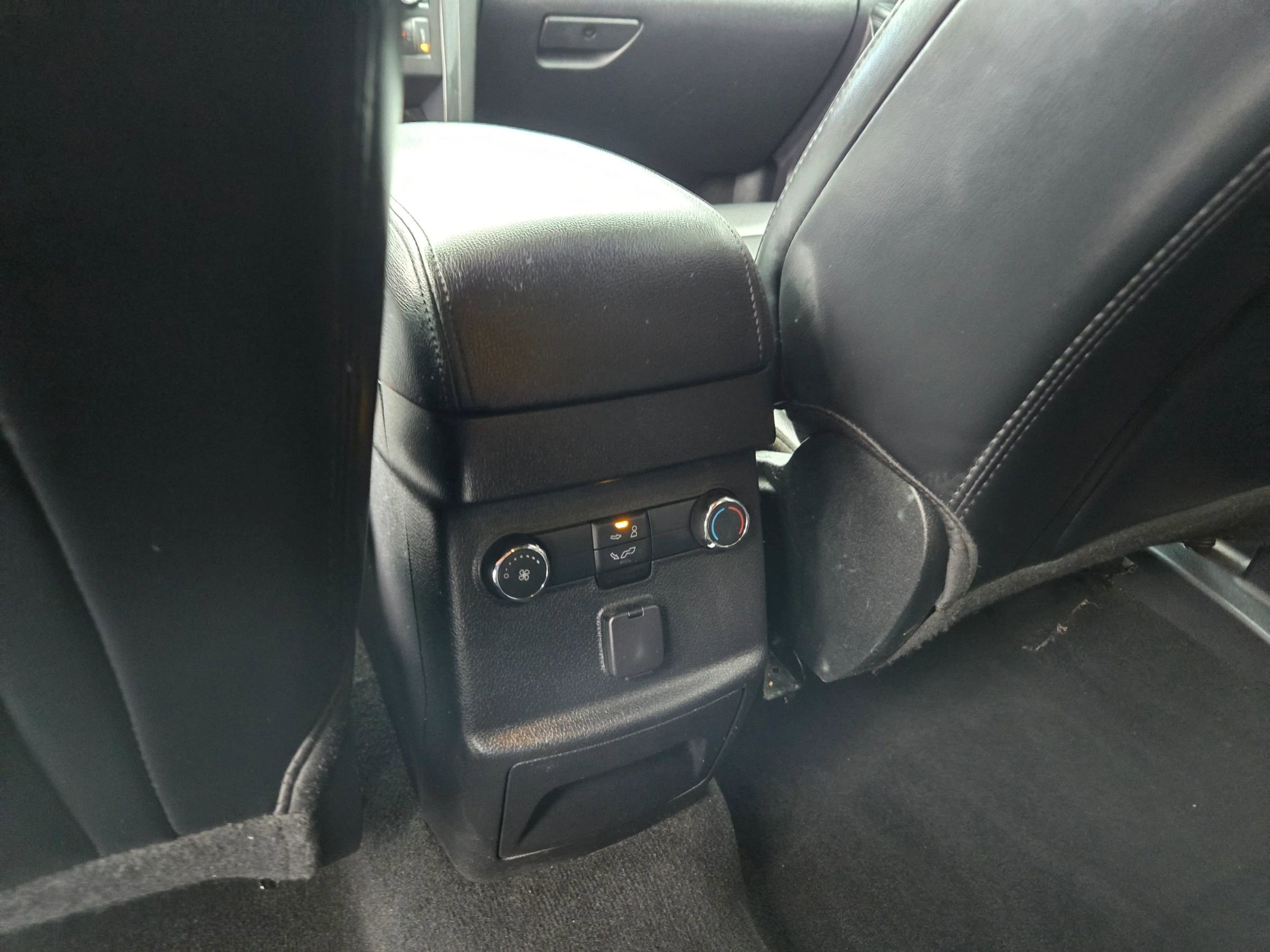 Used 2019 Ford Explorer XLT w/ Equipment Group 202A AWD/4WD image 57