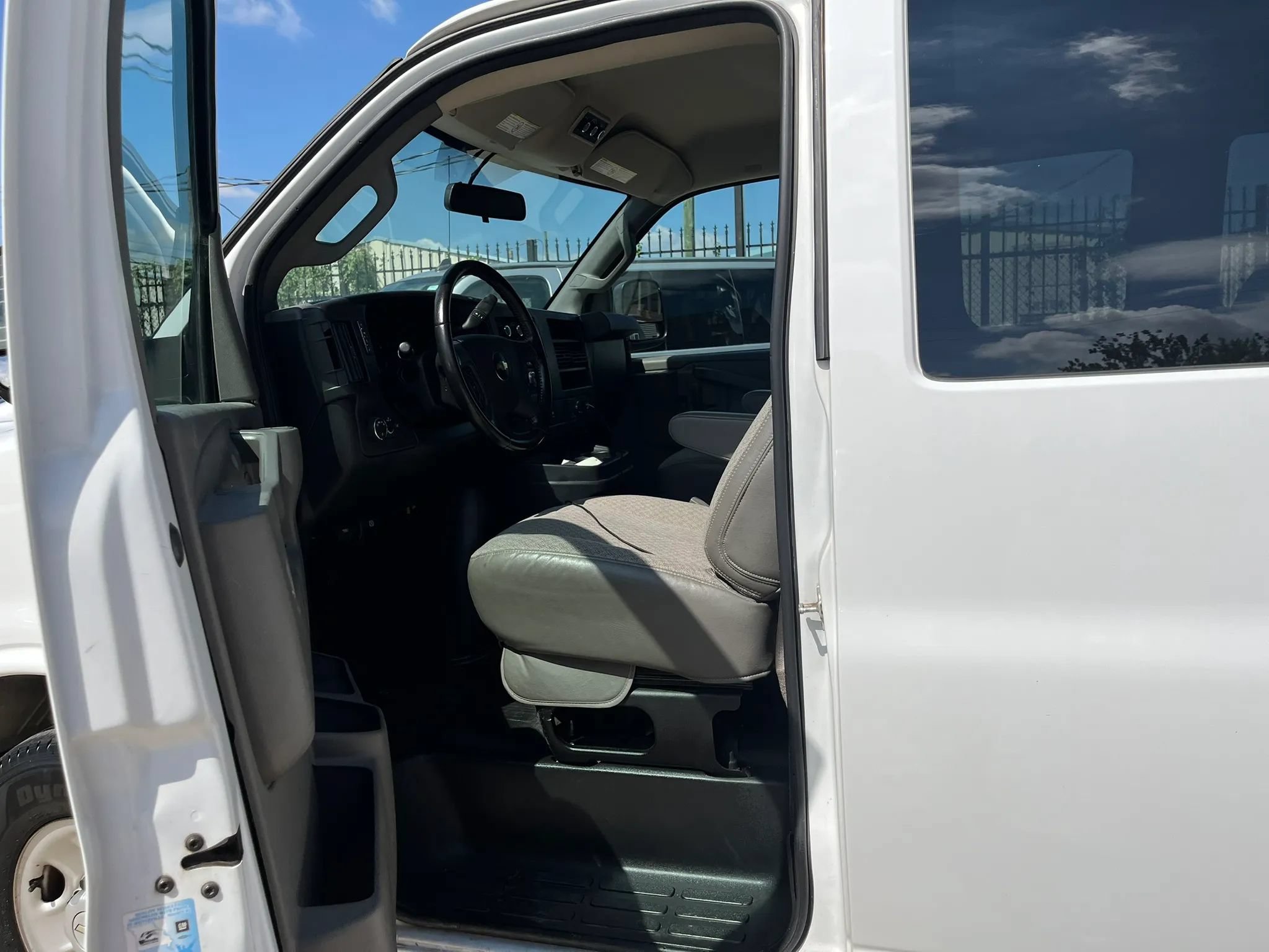 Used 2020 Chevrolet Express 2500 LS w/ Driver Convenience Package RWD image 23