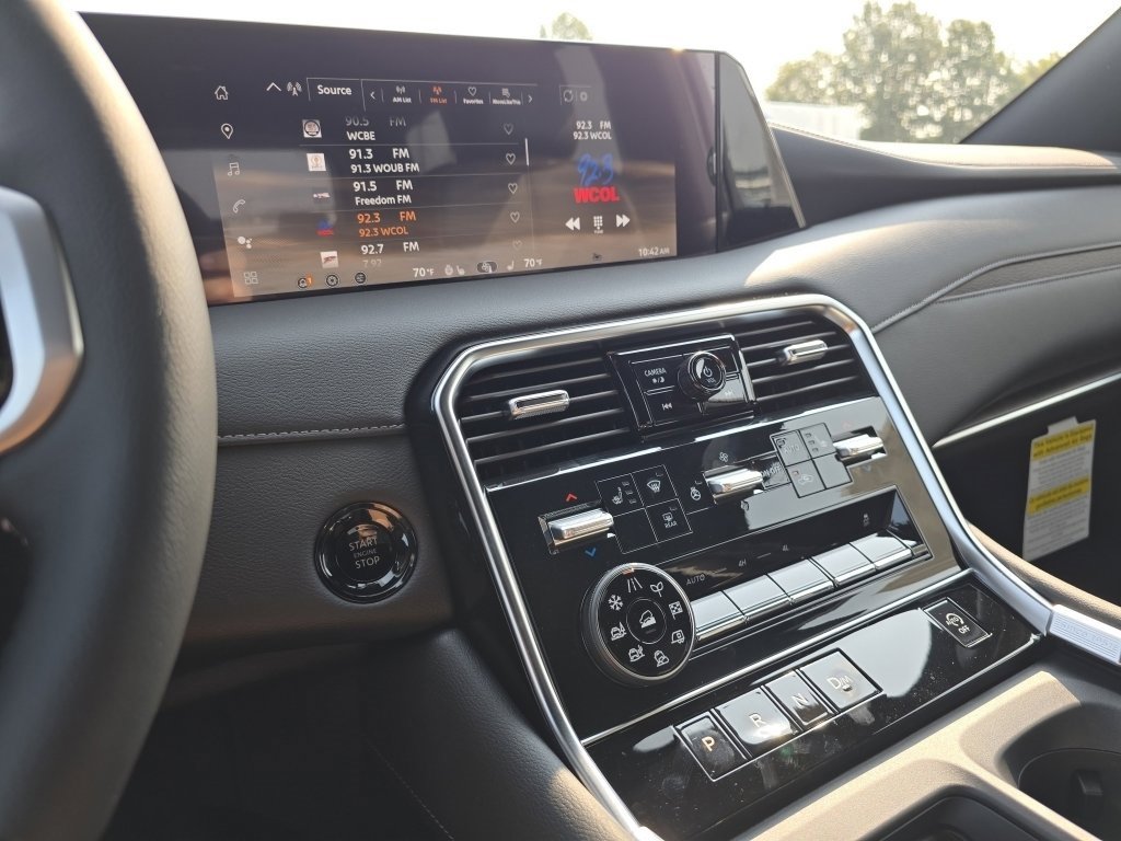 New 2025 Nissan Armada SL w/ Captain's Chari Seat Package image 16