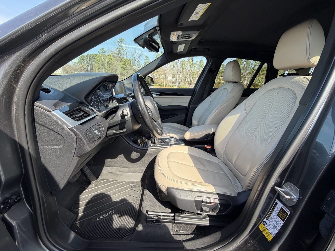 Used 2017 BMW X1 sDrive28i w/ Premium Package image 10