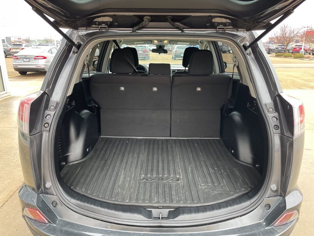Used 2018 Toyota RAV4 LE w/ All Weather Liner Package AWD/4WD image 13