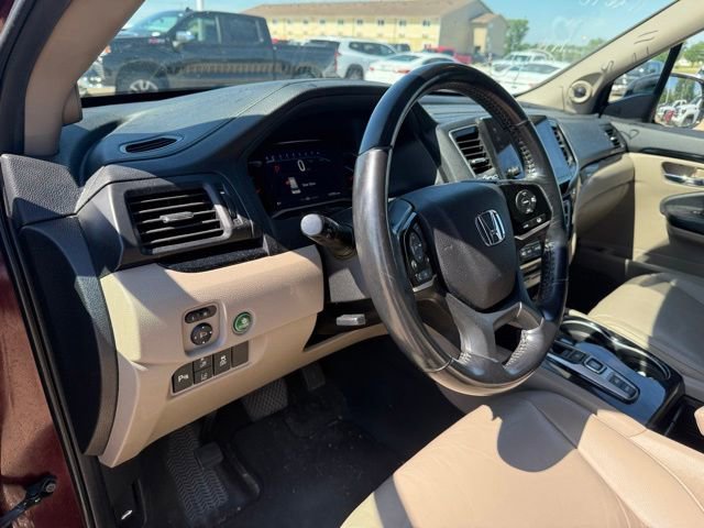 Used 2019 Honda Pilot Touring image 11