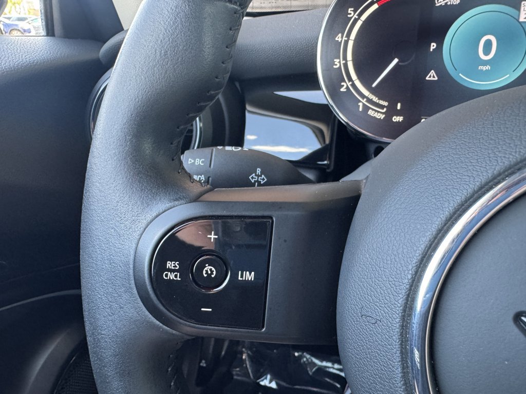 Used 2024 MINI Cooper 2-Door Hardtop FWD image 28