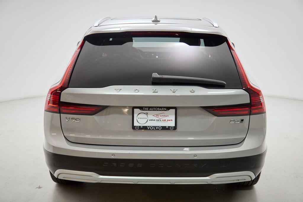 Certified 2025 Volvo V90 B6 Cross Country Ultra AWD/4WD image 8