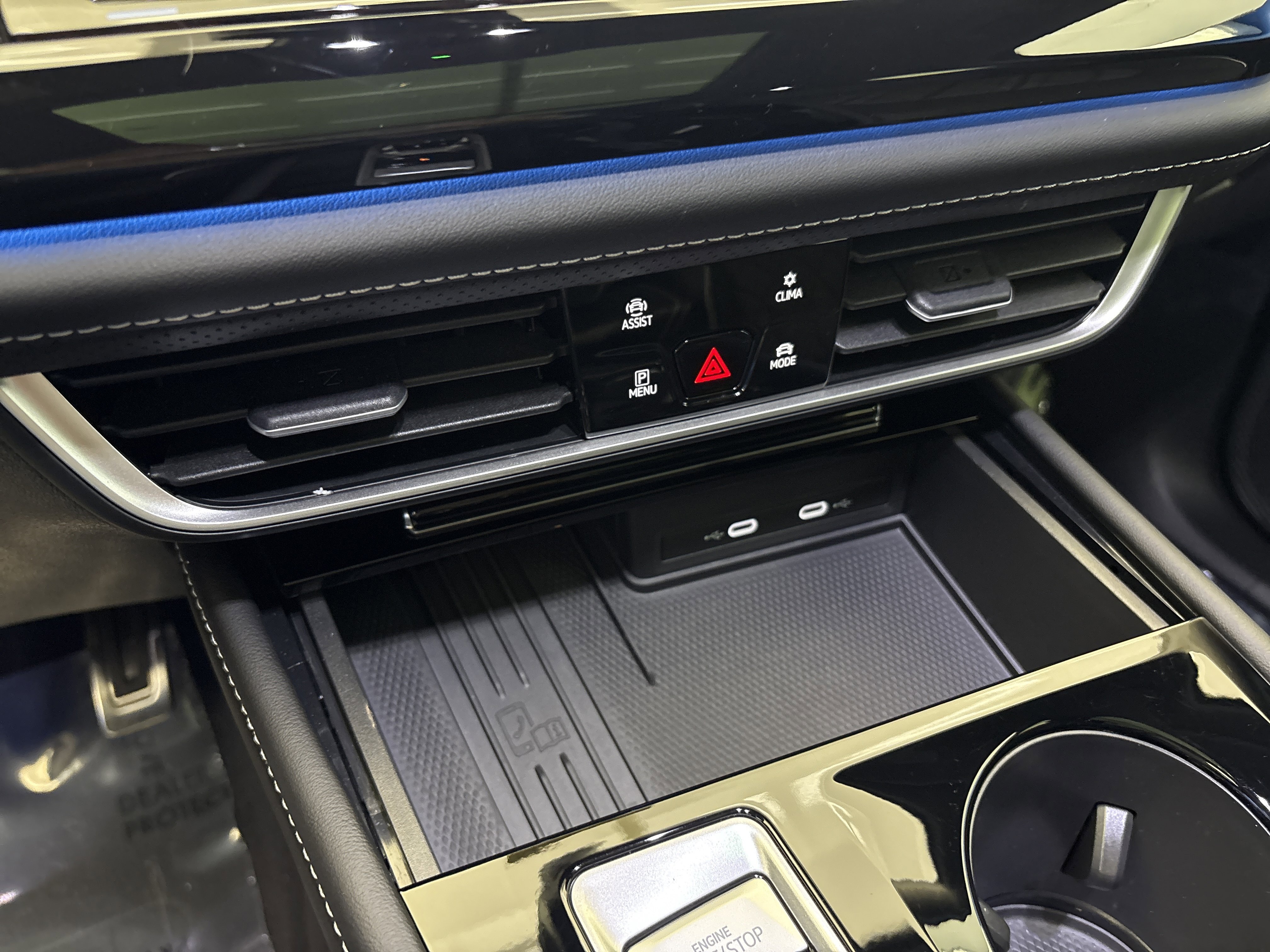 Used 2025 Volkswagen Atlas SEL Premium R-Line AWD/4WD image 21