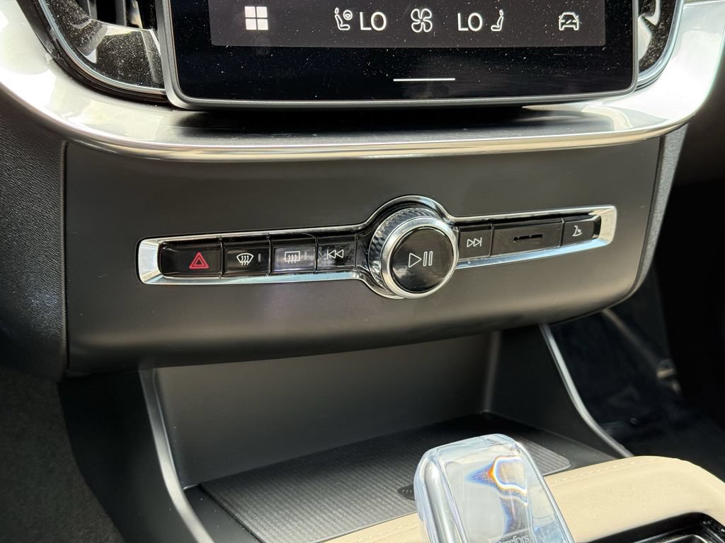 Certified 2025 Volvo XC90 B5 Core AWD/4WD image 29