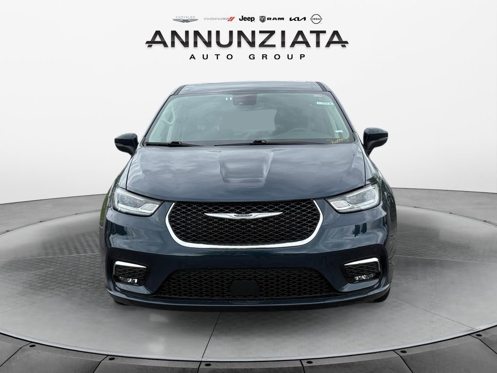 Certified 2023 Chrysler Pacifica Touring-L image 8