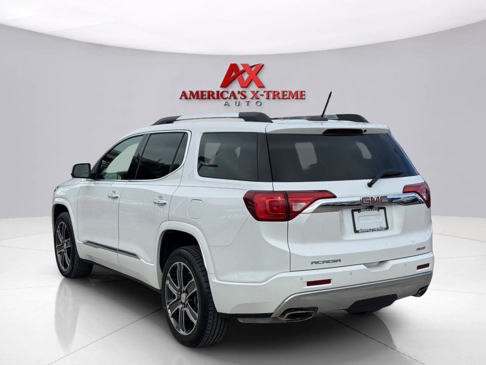 Used 2019 GMC Acadia Denali w/ Technology Package AWD/4WD image 4