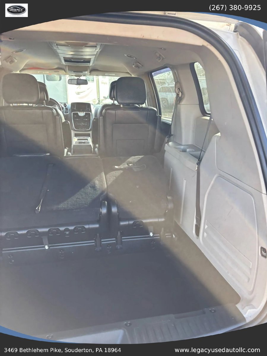 Used 2016 Chrysler Town & Country Touring FWD image 50