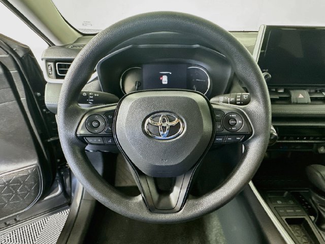 Used 2025 Toyota RAV4 XLE FWD image 13