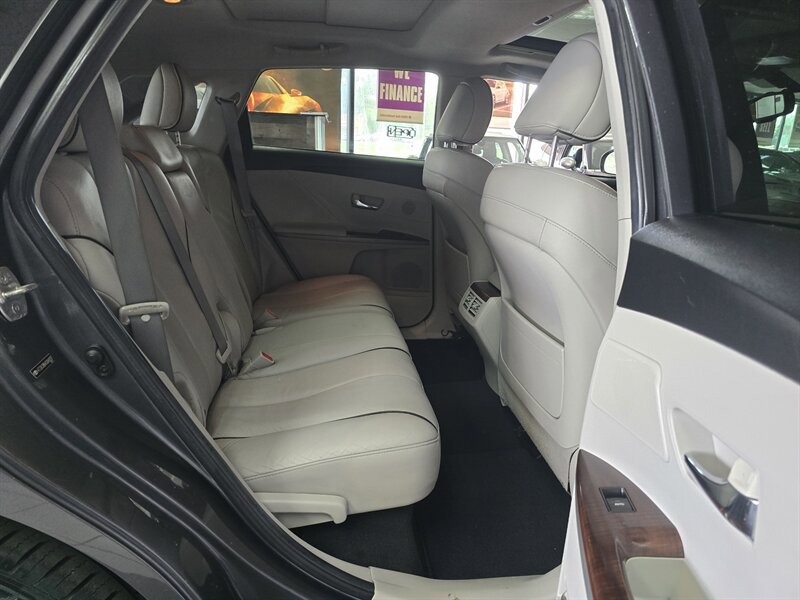 Used 2012 Toyota Venza XLE w/ XLE Premium Pkg FWD image 16