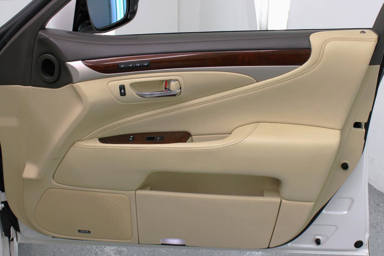 Used 2016 Lexus LS 460 w/ Comfort Package image 52