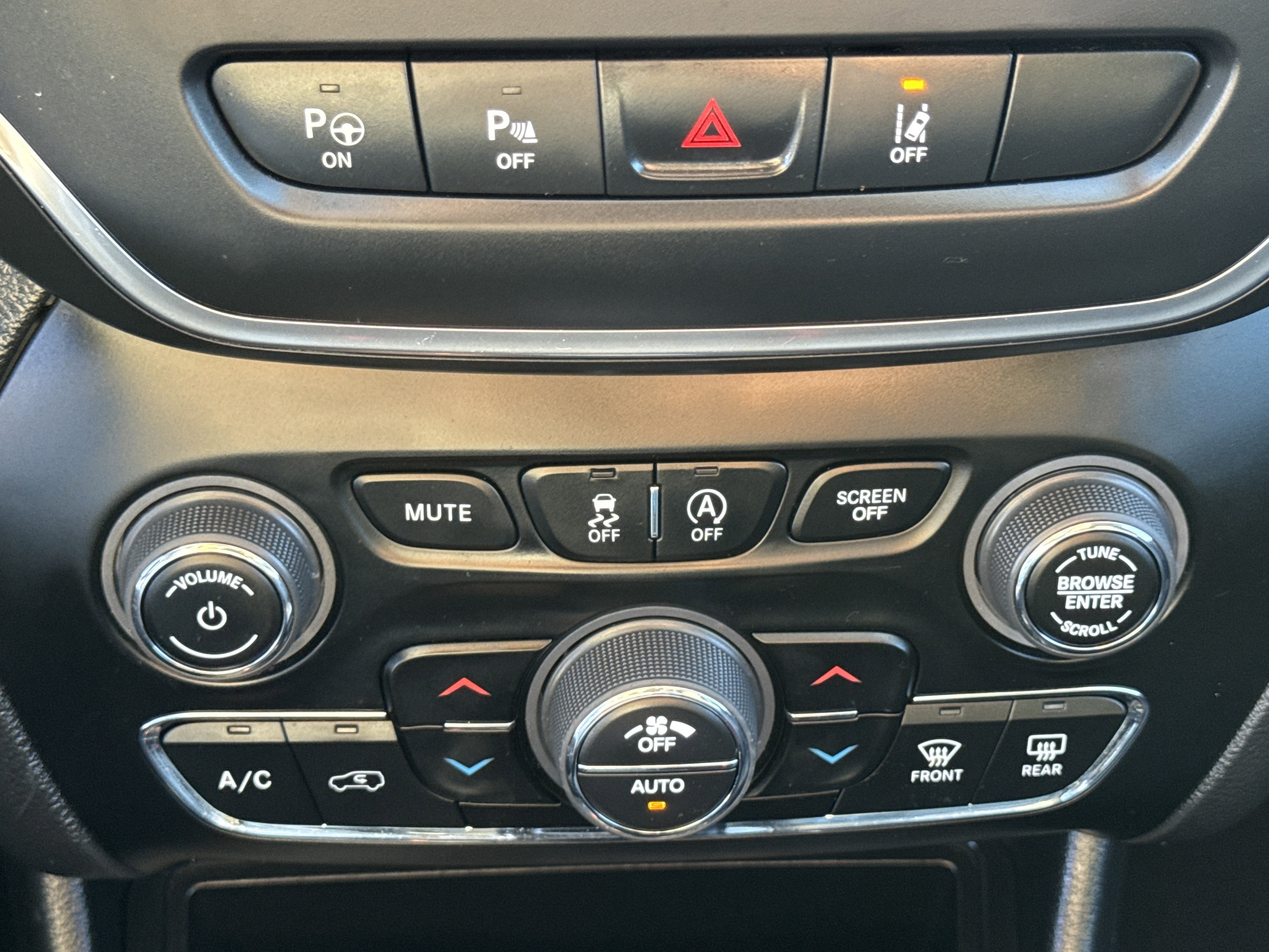 Used 2023 Jeep Cherokee Altitude Lux image 20