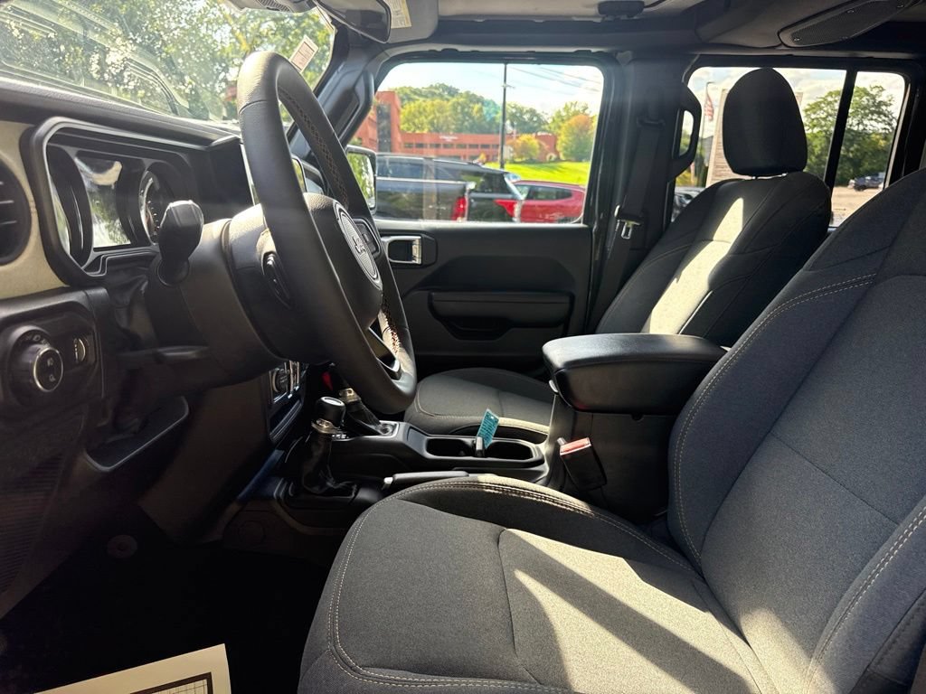 Used 2024 Jeep Gladiator Sport AWD/4WD image 9