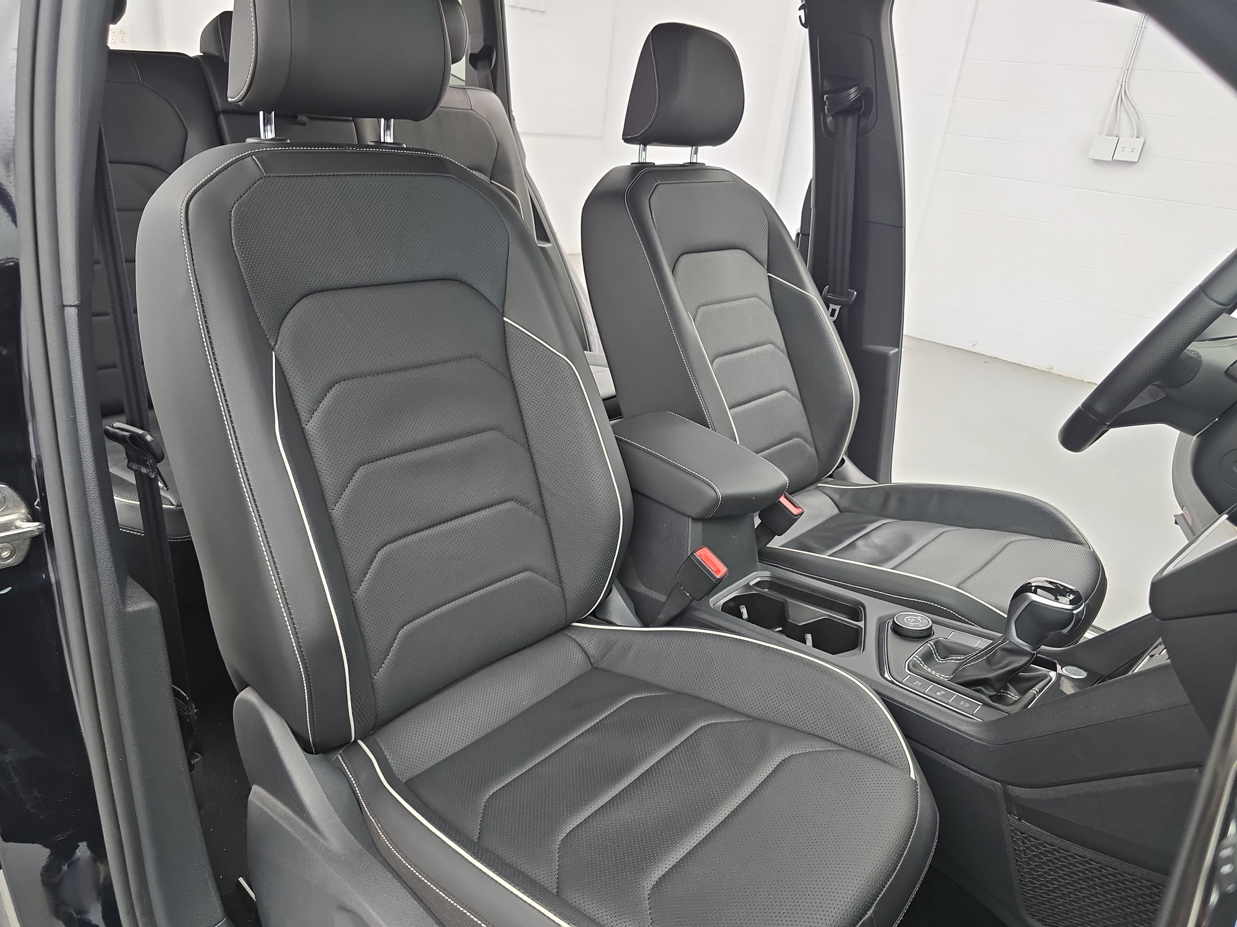 Certified 2023 Volkswagen Tiguan SEL R-Line AWD/4WD image 10