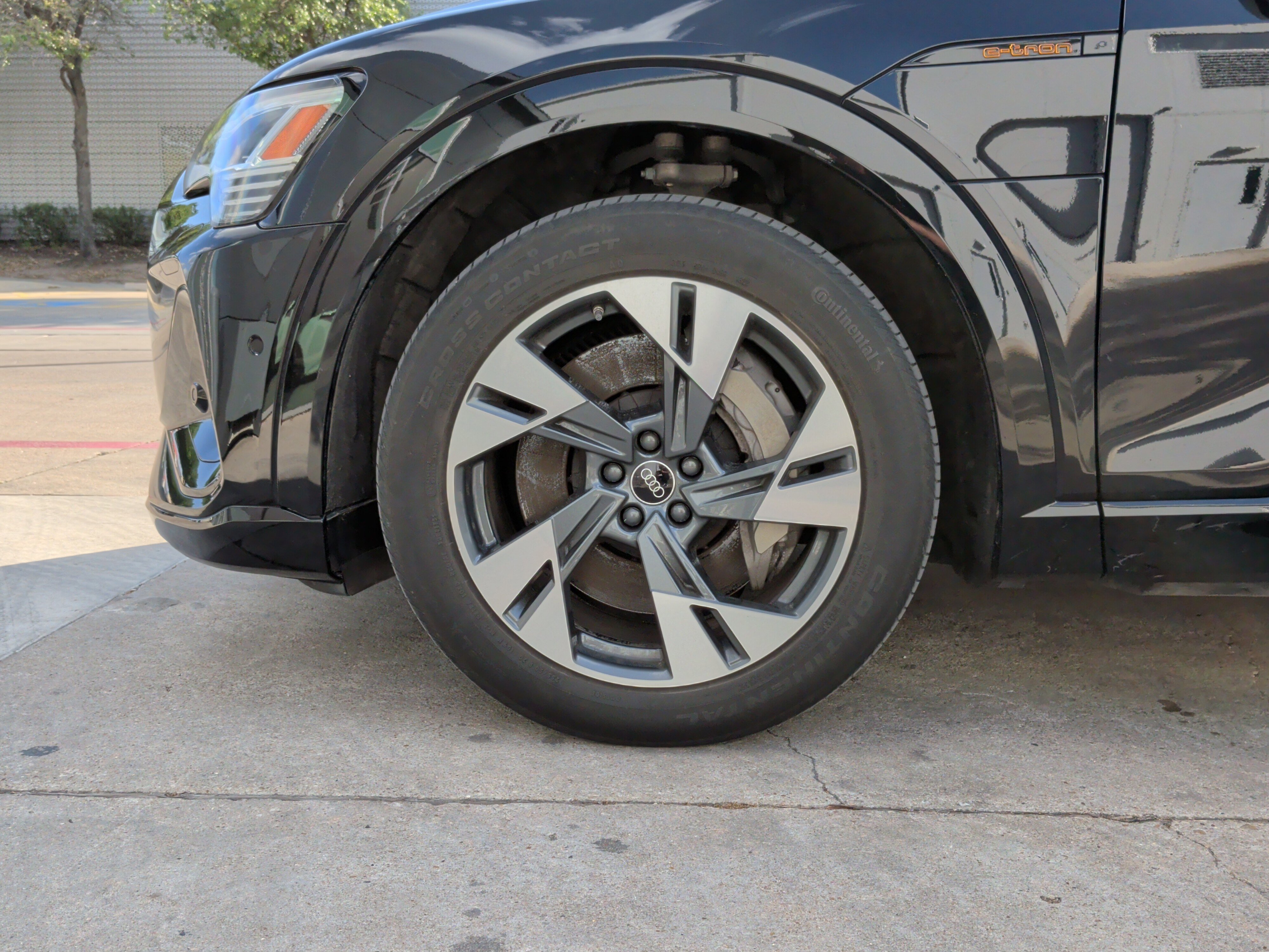 Certified 2023 Audi e-tron Premium w/ Convenience Plus Package AWD/4WD image 13