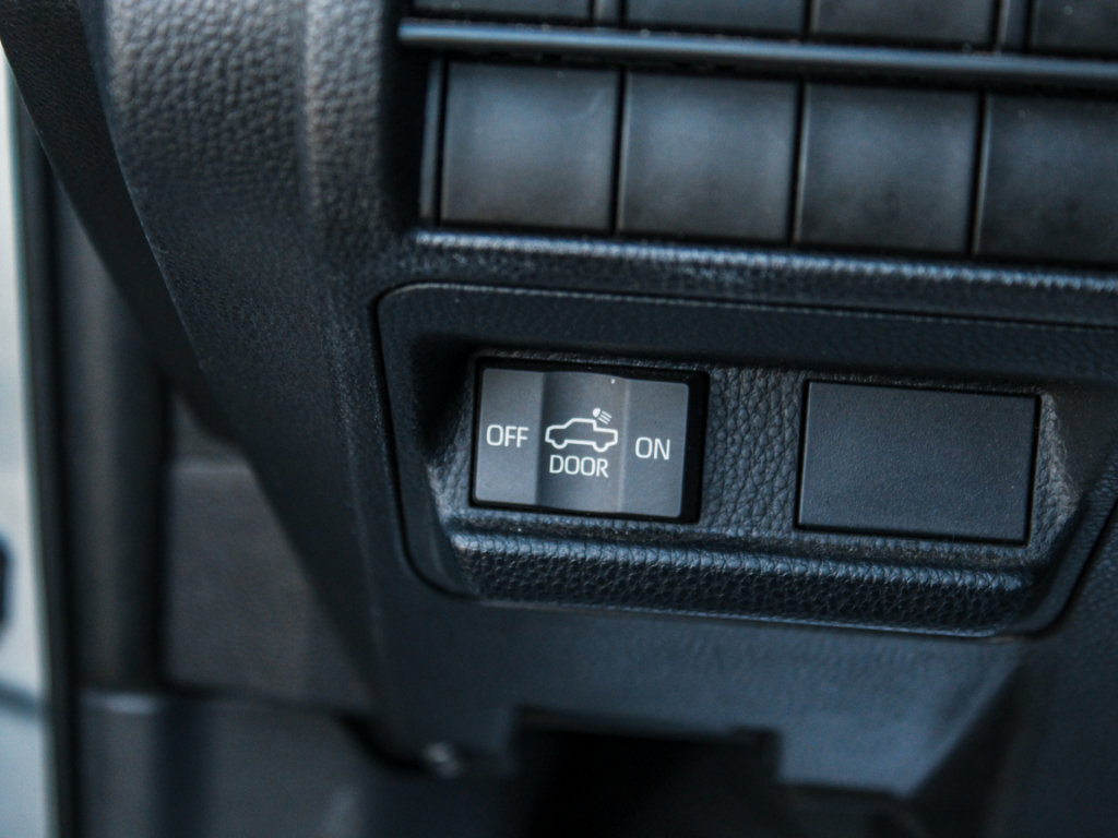 Used 2024 Toyota Tacoma SR5 AWD/4WD image 9