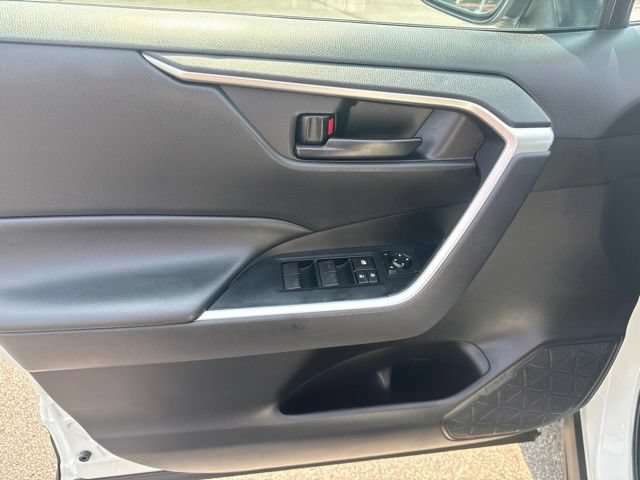 Used 2024 Toyota RAV4 LE AWD/4WD image 25