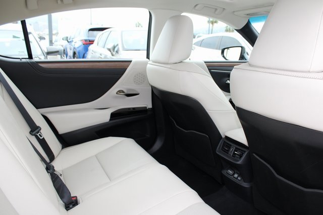 Certified 2025 Lexus ES 300h w/ Premium Package image 7