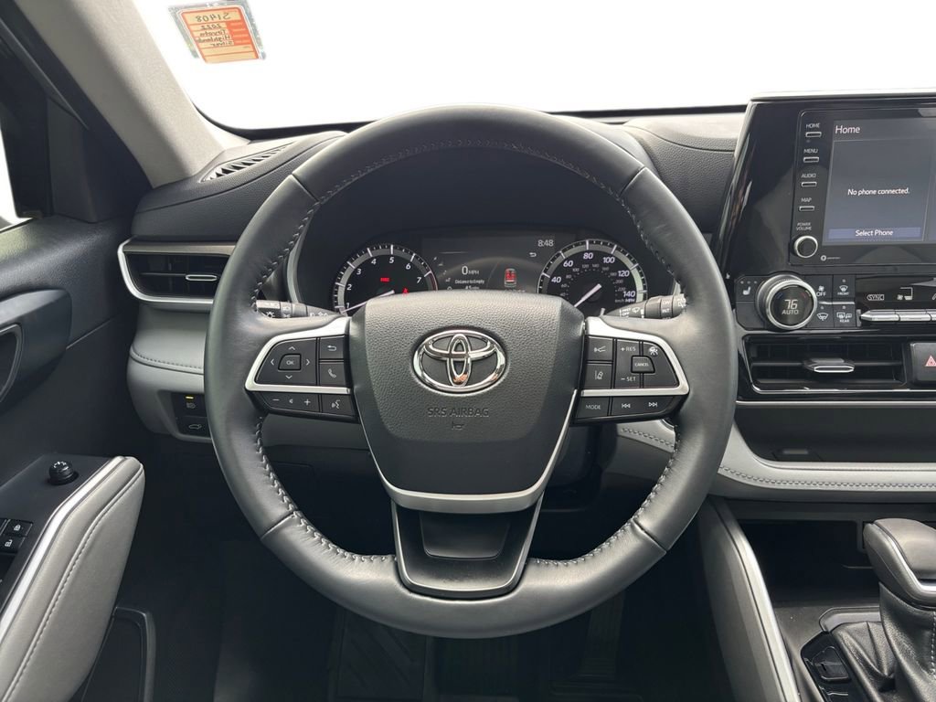 Used 2022 Toyota Highlander XLE AWD/4WD image 14