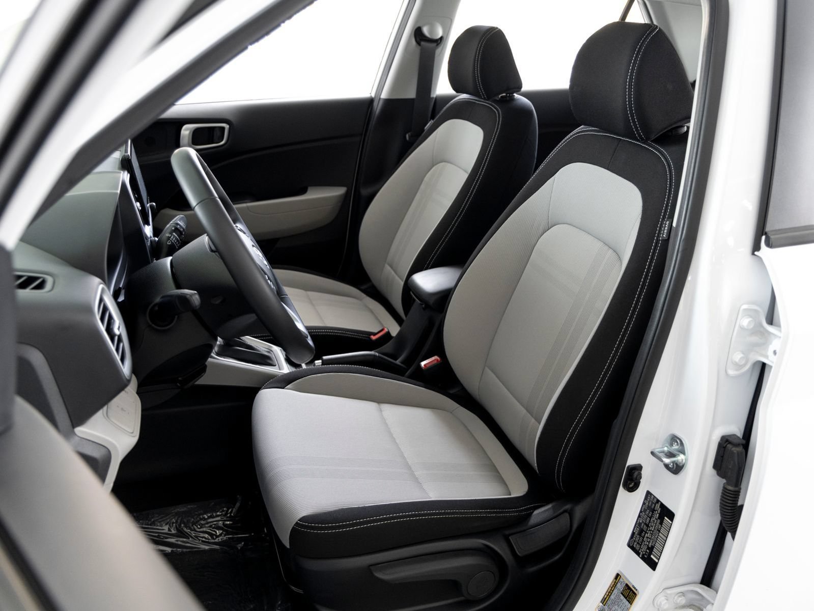 Used 2025 Hyundai Venue SEL FWD image 10