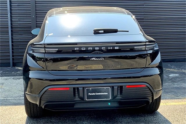 Used 2025 Porsche Macan Electric image 9