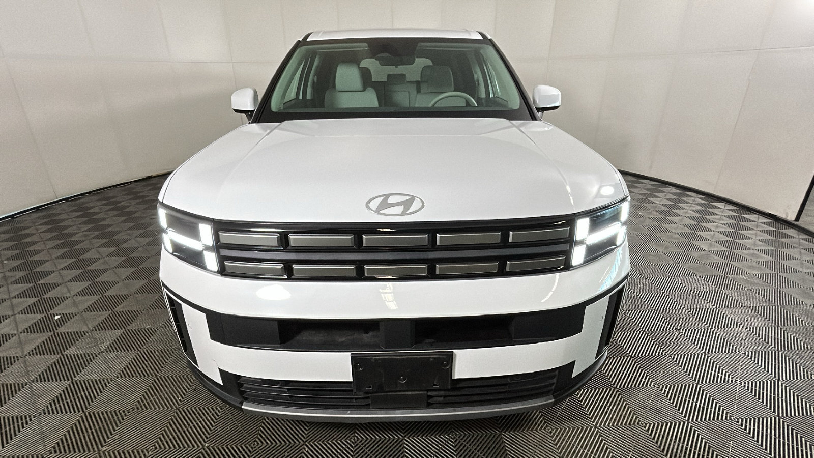 Used 2025 Hyundai Santa Fe SE FWD image 9