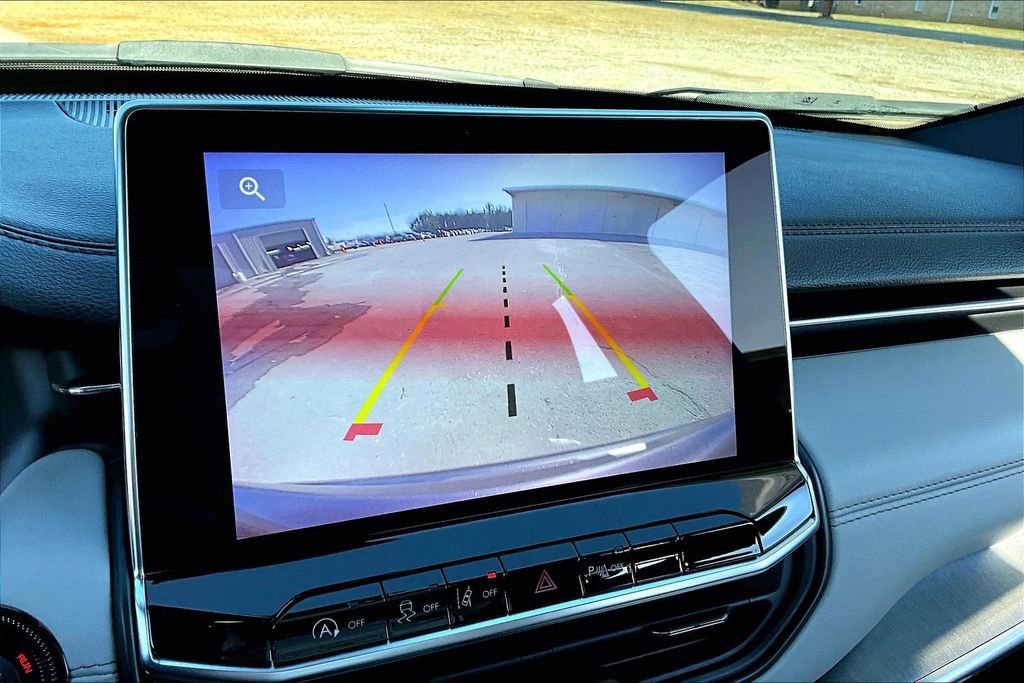 Used 2023 Jeep Compass Limited image 14