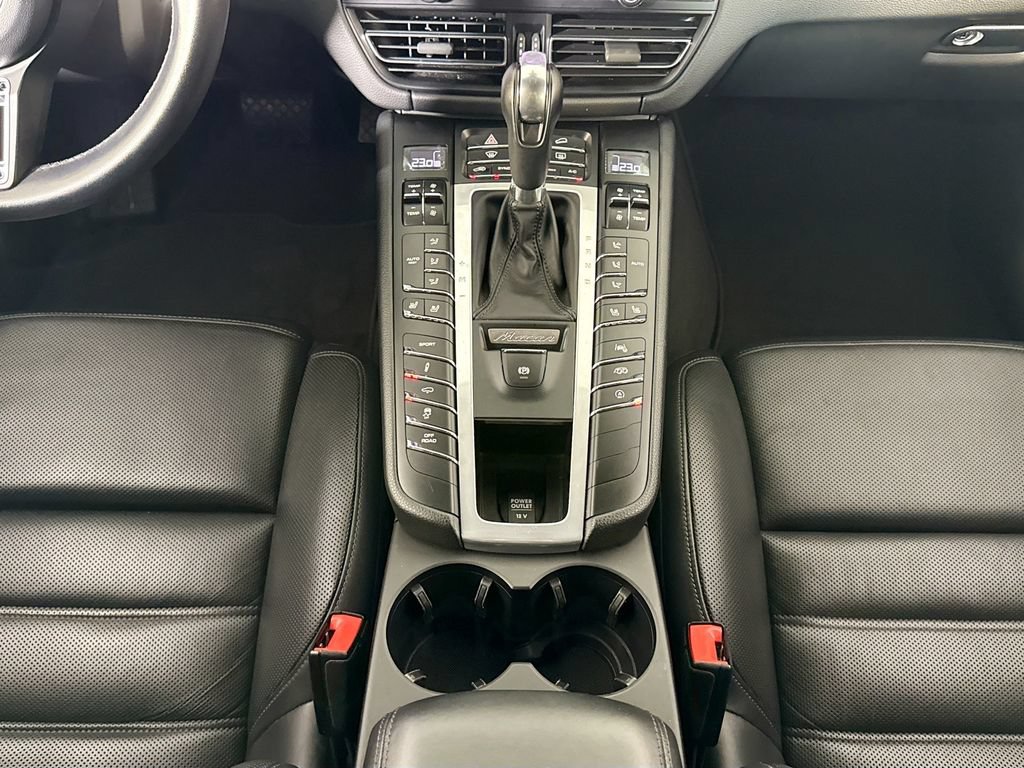 Certified 2020 Porsche Macan Turbo w/ Premium Package Plus (PF3) AWD/4WD image 16