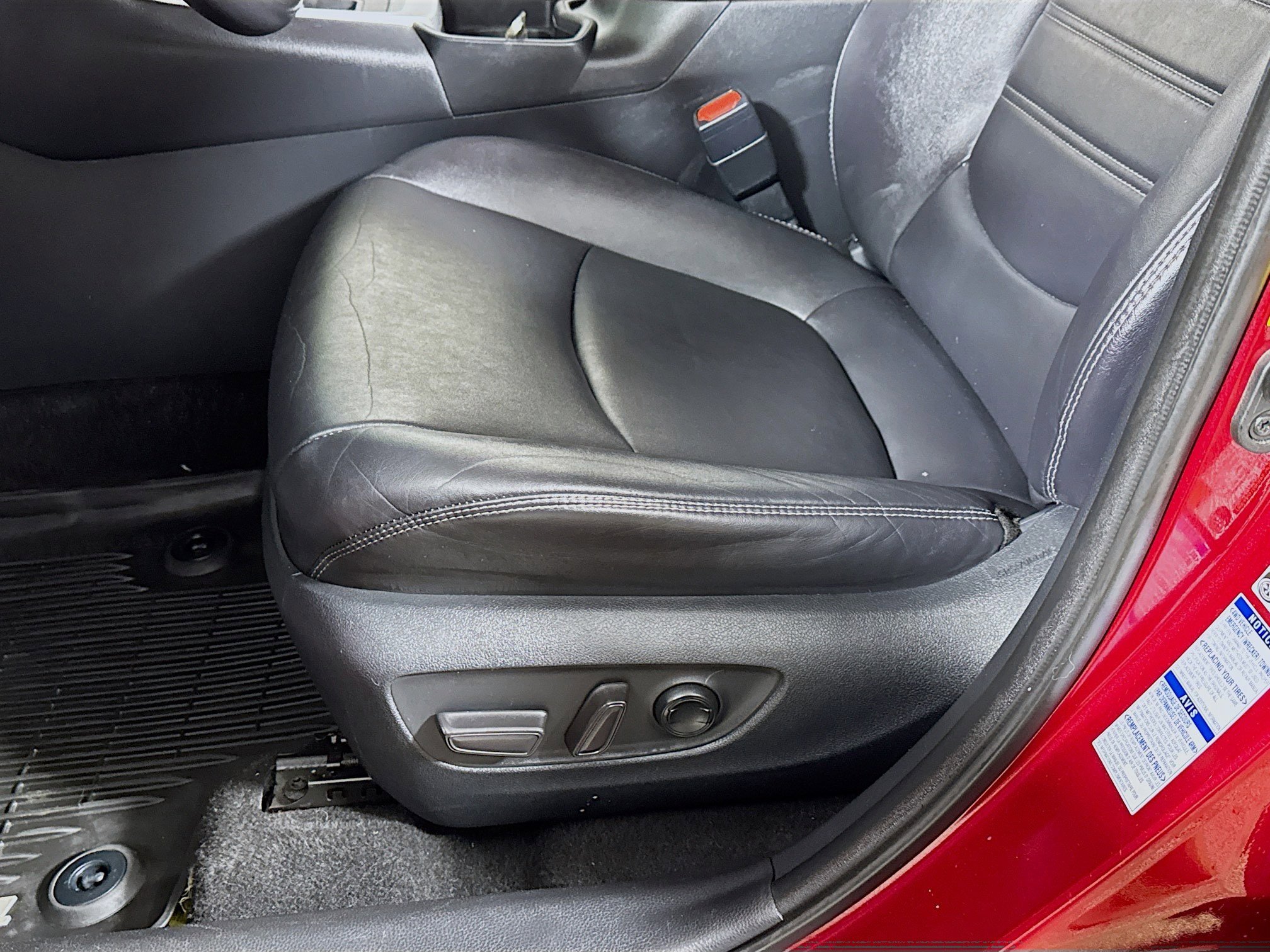 Used 2019 Toyota RAV4 XLE Premium w/ Cold Weather Package AWD/4WD image 18