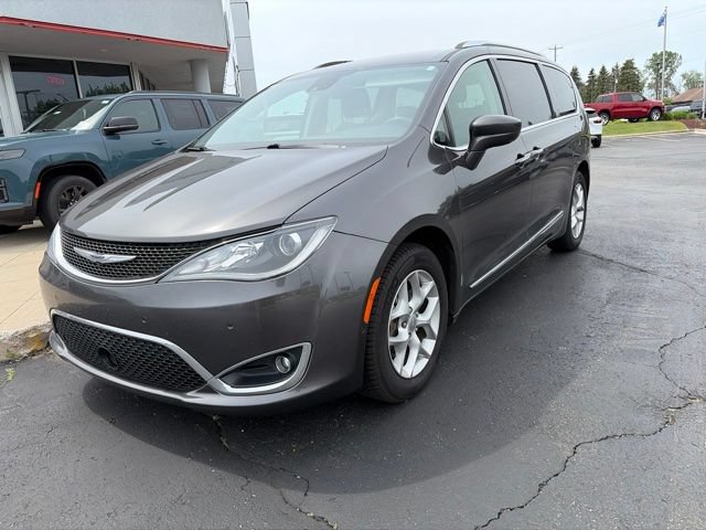 Used 2019 Chrysler Pacifica Touring-L Plus FWD image 4