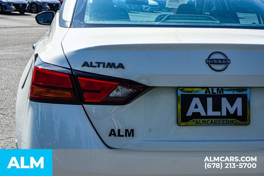 Used 2025 Nissan Altima 2.5 SV FWD image 12