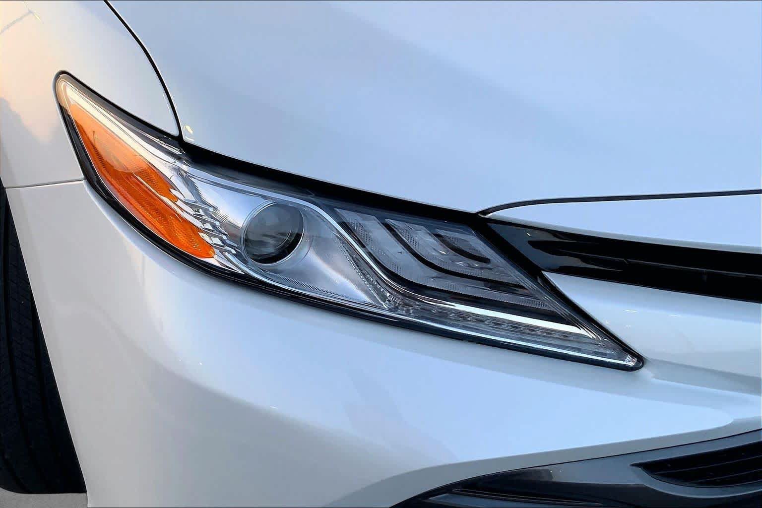 Used 2020 Toyota Camry XLE w/ Sunroof Package FWD image 25