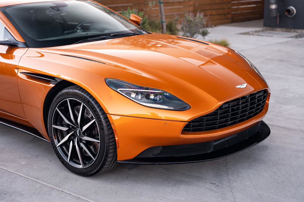 Used 2018 Aston Martin DB11 Coupe image 16