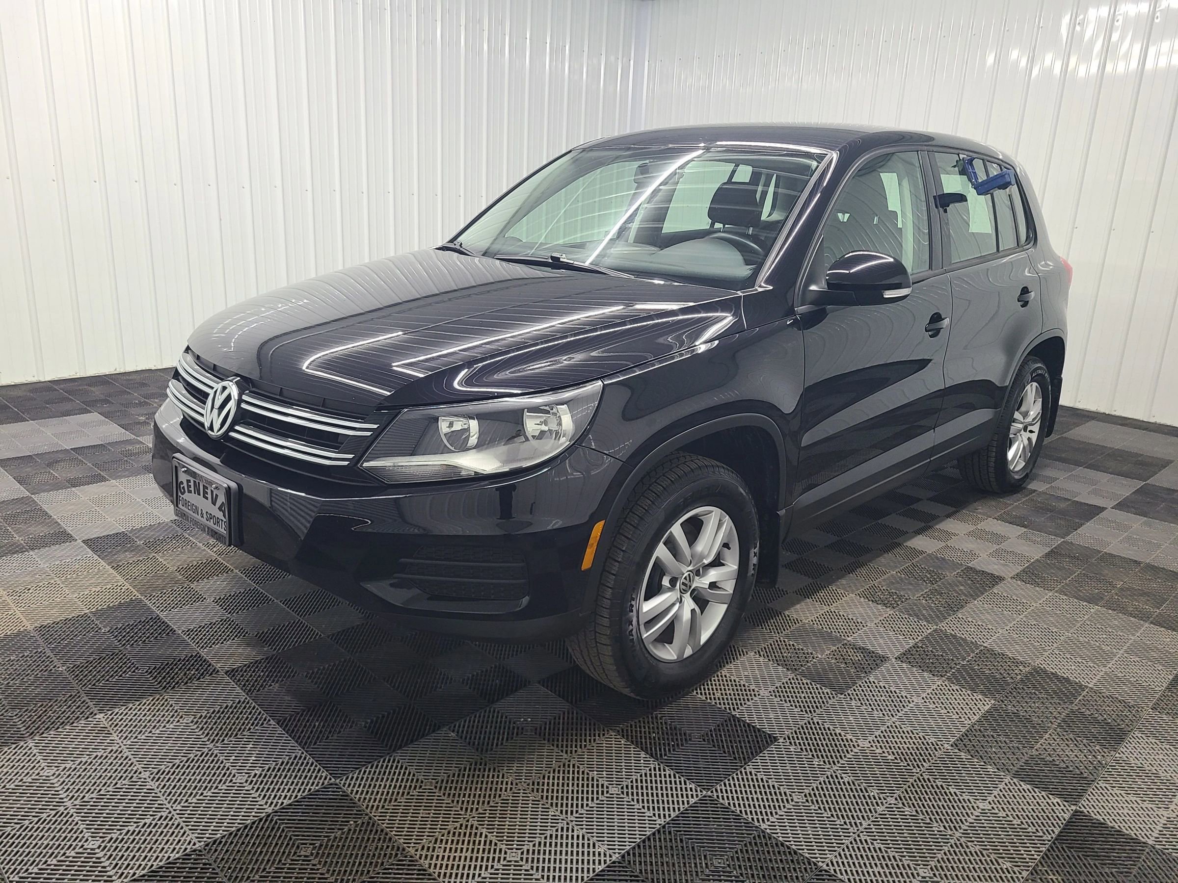 Used 2014 Volkswagen Tiguan S image 7