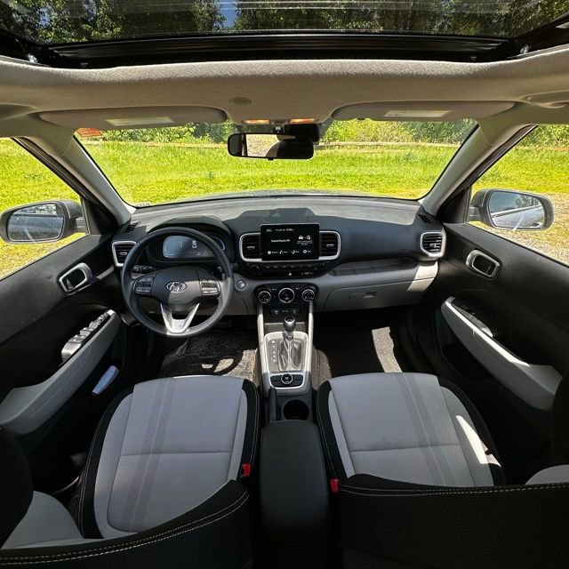 Certified 2025 Hyundai Venue SEL FWD image 23