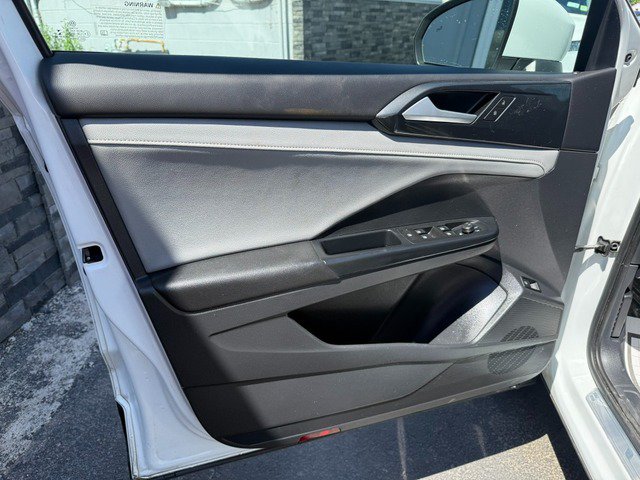 Used 2022 Volkswagen Taos SEL AWD/4WD image 9