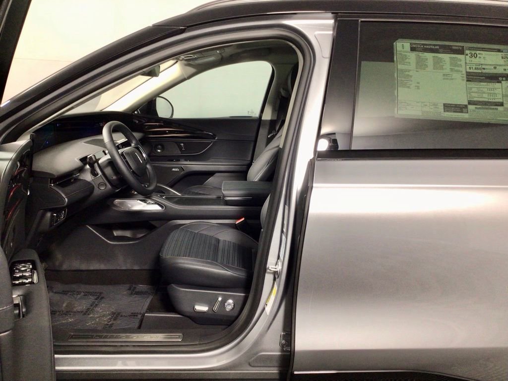 New 2026 Lincoln Nautilus Reserve w/ Jet Appearance Package image 18