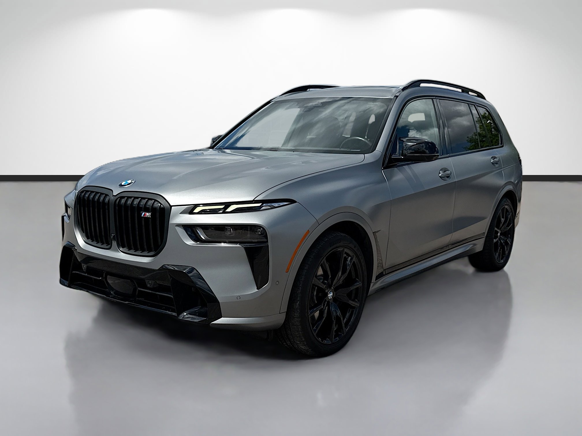 Used 2023 BMW X7 M60i w/ Executive Package image 7