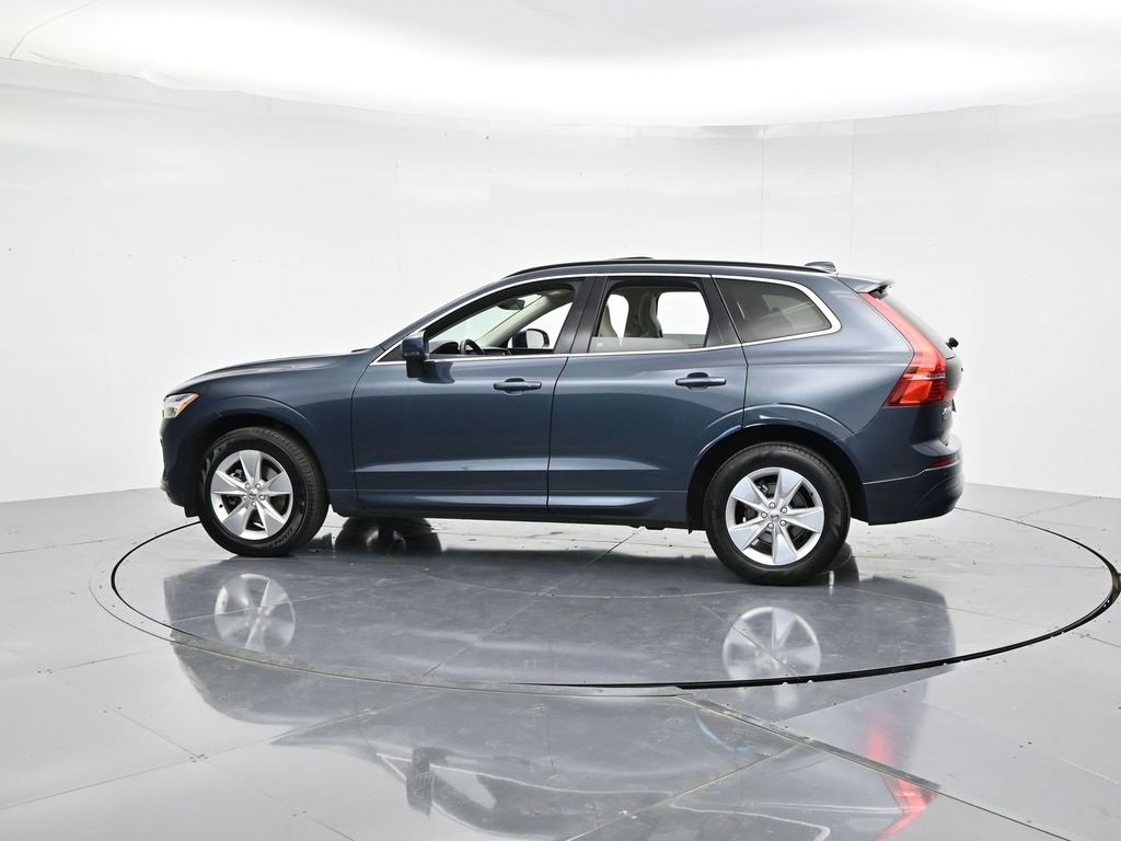 Used 2022 Volvo XC60 B5 Momentum image 7