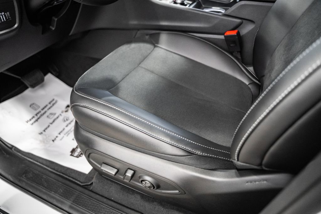 New 2025 Jeep Grand Cherokee Altitude image 32